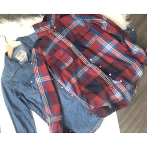 Women’s flannel button down bundle Size XS 🌱